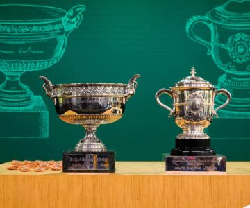 Les-trophees-pour-les-vainqueurs-des-tournois-masculins-et-feminins-de-Roland-Garros