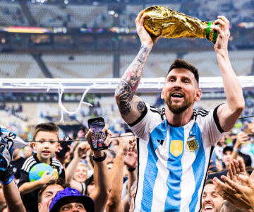 7,8 millions de dollars aux enchères pour les maillots de Messi au Mondial 2022